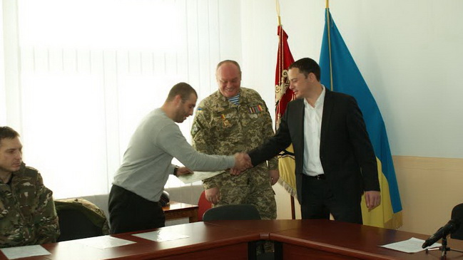 Учасникам АТО з Кам`янського вручили документи на землю