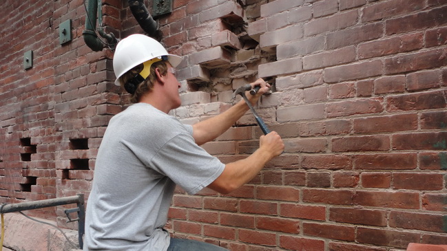 Из бюджета Каменского выделят деньги на реконструкцию зданий