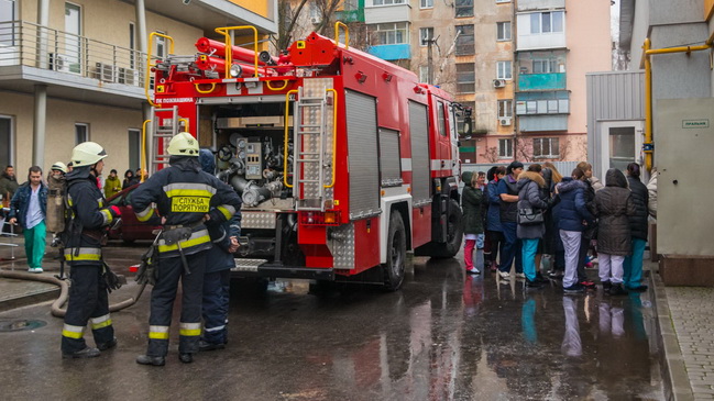 В Днепре горела частная клиника: эвакуировали 40 человек