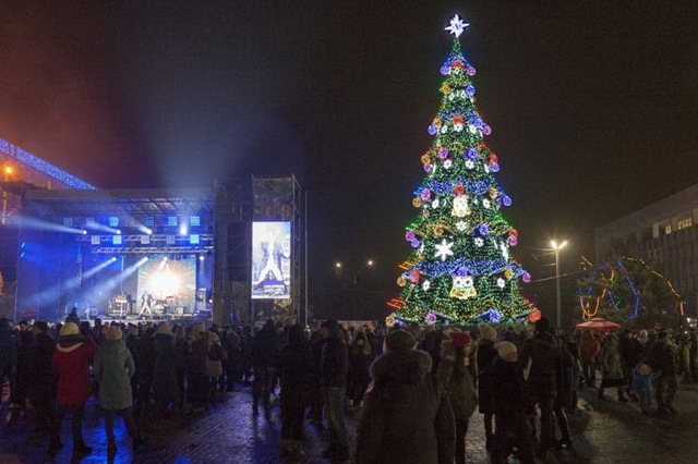Во сколько обойдется и когда официально откроется главная елка Каменского?