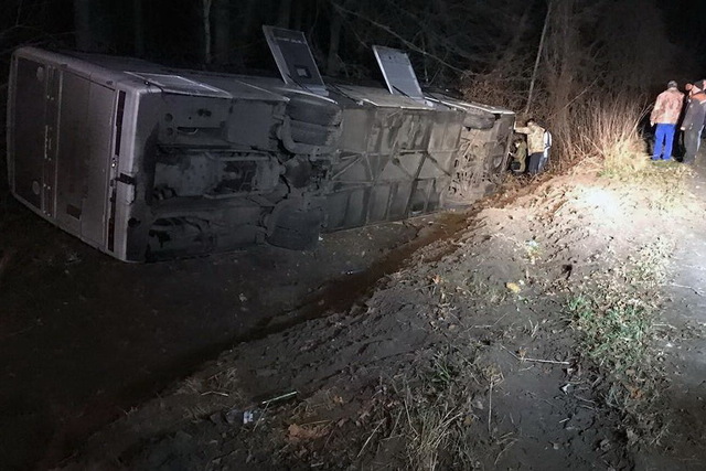 На трассе Киев-Чоп перевернулся автобус из Днепра: есть пострадавшие