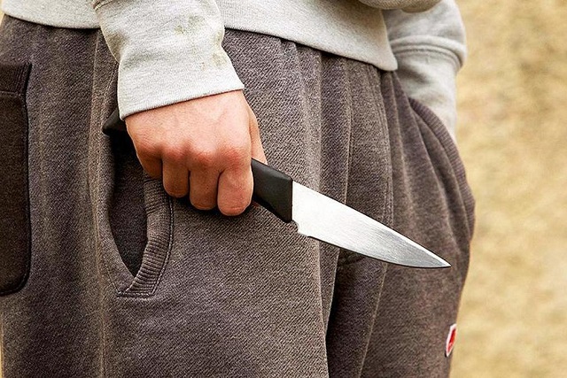 В Днепре за замечание мужчину ранили ножом в спину