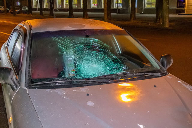 В Днепре на Титова Mitsubishi сбил мужчину и женщину