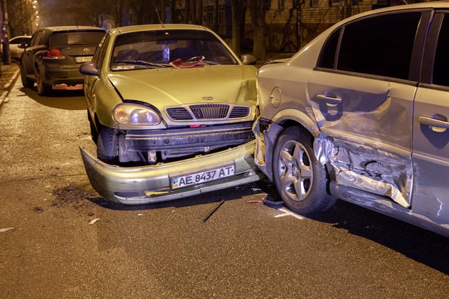 В Днепре на улице Гончара столкнулись 3 автомобиля