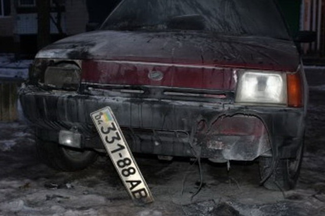 Полиция Каменского ищет свидетелей и очевидцев поджога автомобиля