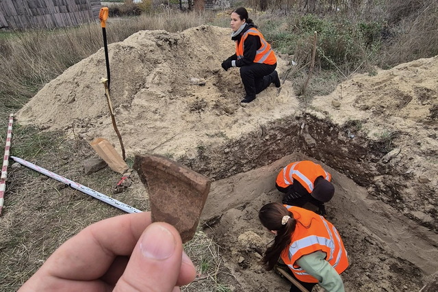 На территории древнего поселения Днепра продолжают археологические раскопки