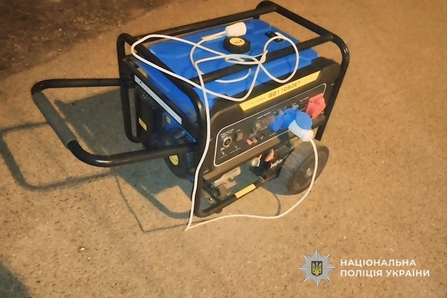 Полицейские Днепра оперативно задержали мужчину, пытавшегося украсть электрогенератор из аптеки