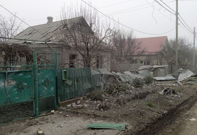 Село Покровське на Дніпропетровщині ховають під антидроновими сітками