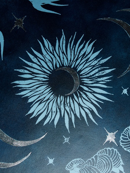 Дизайнер із Дніпра створила унікальні розписи для шпалер