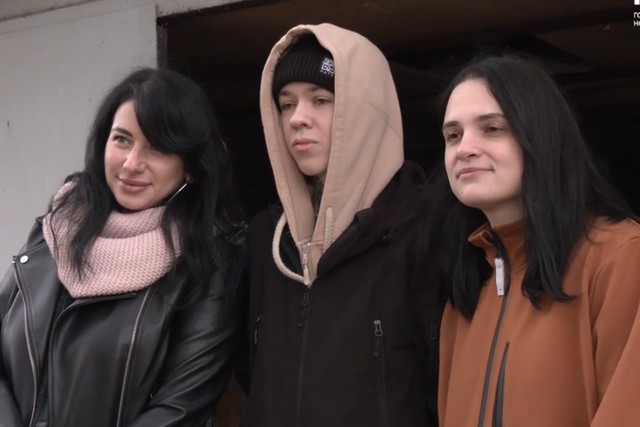 Две «скорые», сотни собраний и один гараж: история фонда «Держимся вместе»