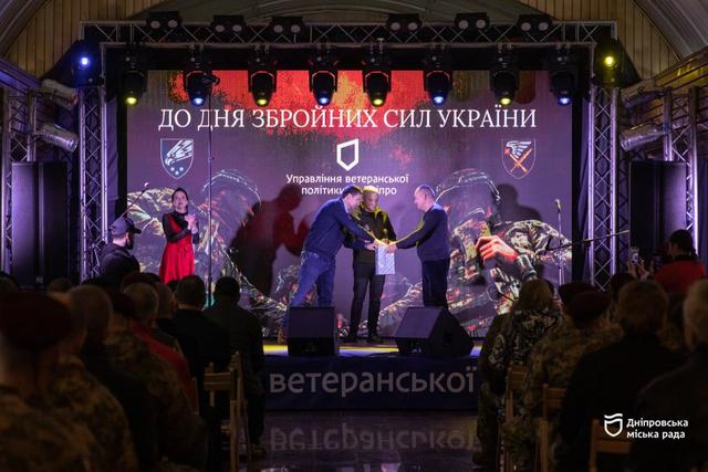 У Дніпрі до Дня Збройних сил України нагородили бійців 7-го корпусу десантно-штурмових військ та 25-ї окремої повітрянодесантної Січеславської бригади