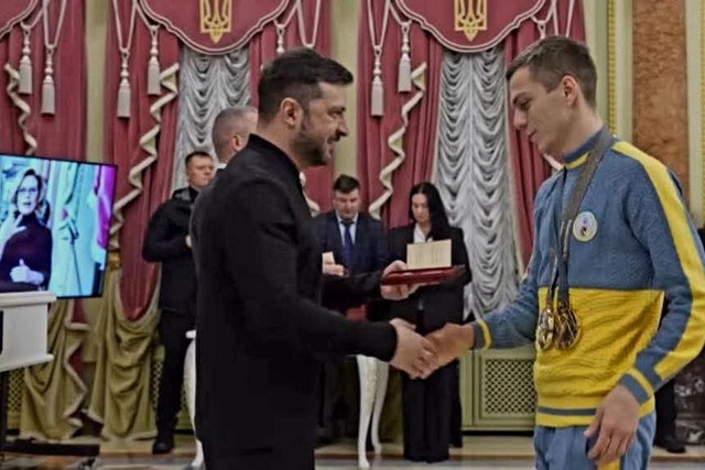 Спортсмена з Марганця, який брав участь у Дефлімпійських іграх, нагородили орденом «За заслуги»