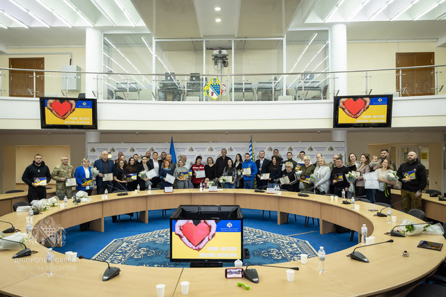 На Дніпропетровщині волонтерам вручили державні та обласні відзнаки