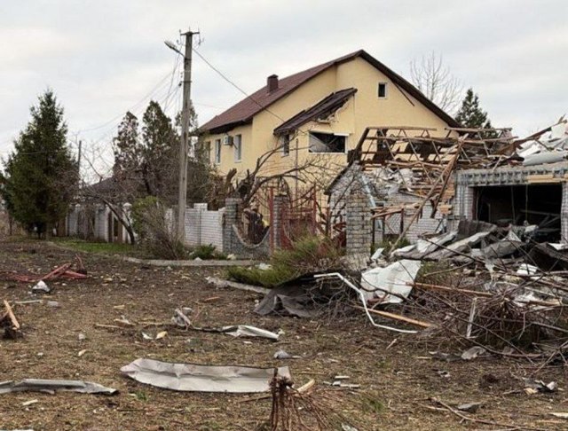 У результаті ранкової атаки на місто постраждало 3 людей