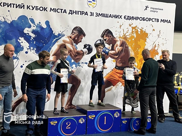 У Дніпрі відбулися змагання на Відкритий Кубок міста зі змішаних єдиноборств ММА