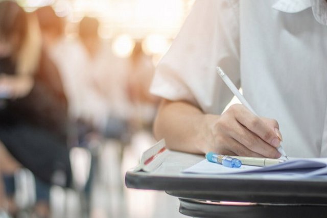 Стипендії в Україні з вересня зростуть удвічі: у Мінфіні озвучили суми виплат