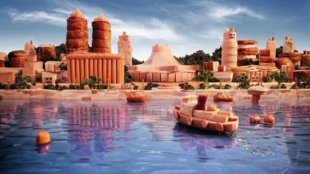 Дніпровську набережну зробили з… їжі