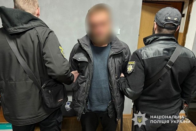 Оперативники Дніпра розшукали 33-річного чоловіка, який ударив ножем у груди знайомого