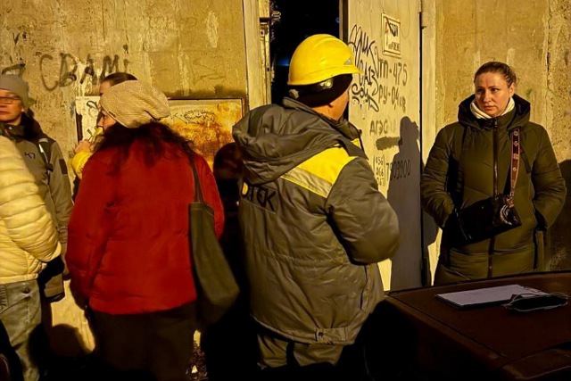 Доведені до відчаю життям у темряві, дніпряни взяли у заручники енергетиків