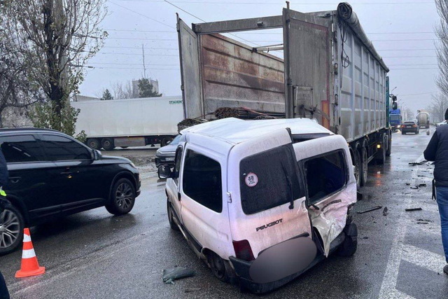 У Дніпрі на ж/м Північний сталася ДТП між трьома автівками: є постраждалий