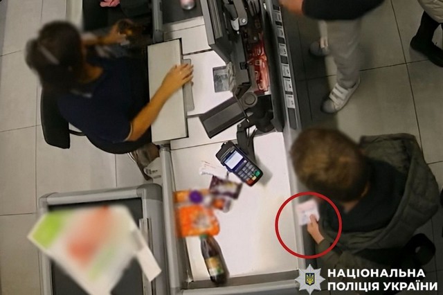 У Дніпрі судили чоловіка, який обікрав військовослужбовця біля залізничного вокзалу та зняв з його рахунків понад 200 тис грн