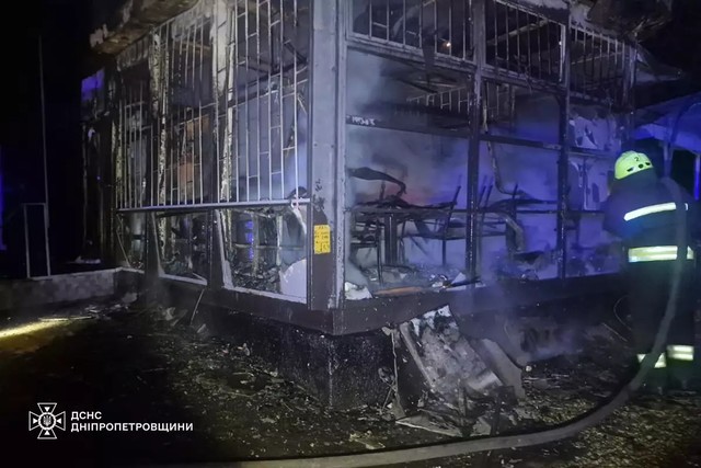 В Днепре горел магазин: во время ликвидации пожара обнаружено тело мужчины