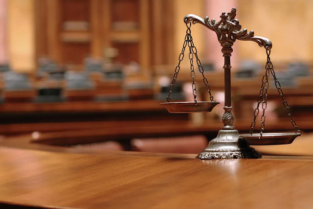 Дніпрянин отримав штраф за спробу отримати хабар у 11 тисяч доларів